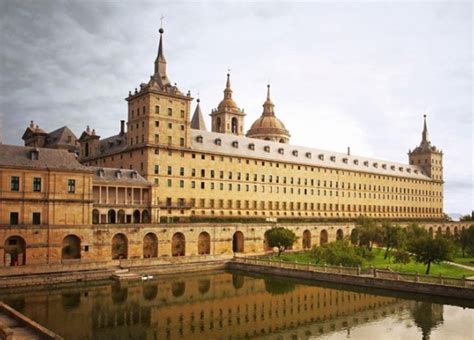 西班牙留学有哪些热门院校、专业可以选择-启明者留学