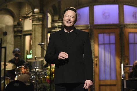 Grimes hospitalized for panic attack after Elon Musk 'SNL' debut