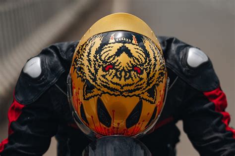 Tiivra Sabre Gold Helmet– Moto Central