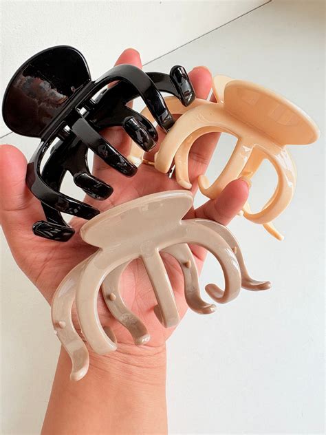Glossy Grip Claw – scruncheeseee