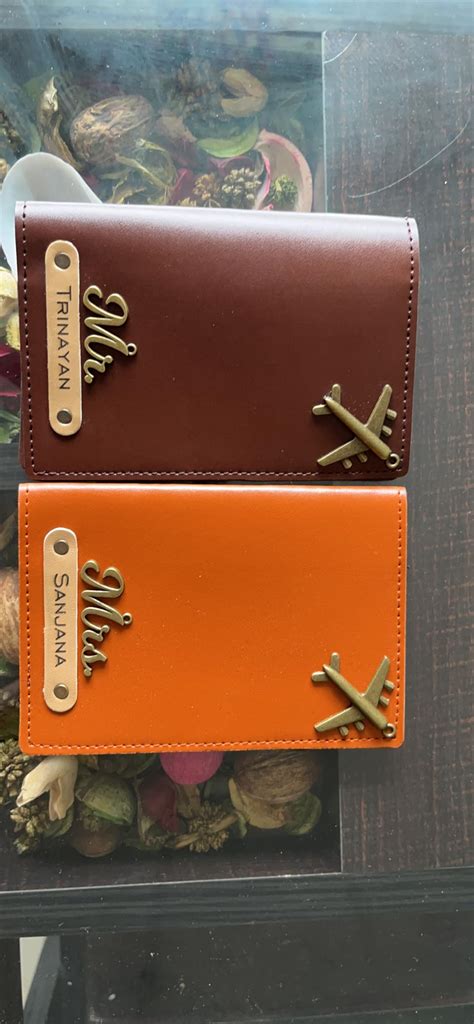 AICA Unisex-Adult Personalised Name, Charm & Color Leather Passport ...