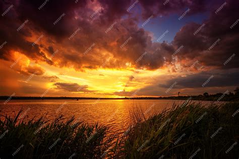 Beautiful landscape with sunset | Premium Photo