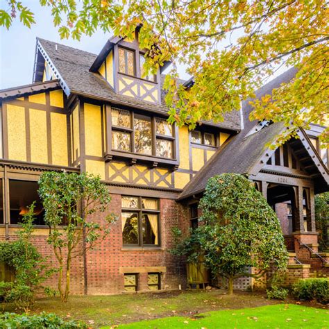 Historic Mansion + Carriage House surrounded by green space in charming ...