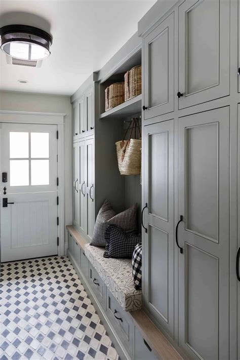 35 Chic and Optimized Mudroom Laundry Room Combo Ideas