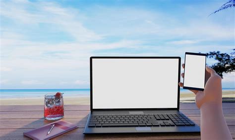 Beach Pictures with People Using Computer 的图像结果