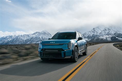 Made-in-USA Kia EV9 Debuts in New York With Up to 300 Miles of Range ...