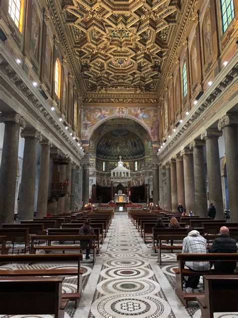 Santa Maria in Trastevere - Pope Head Post