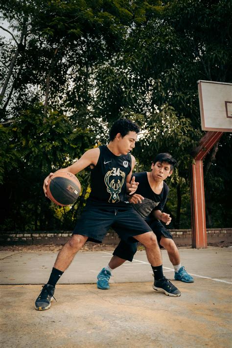 They Are Playing Basketballl 的图像结果