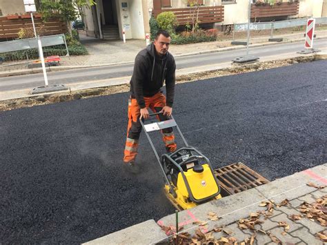 How to Use a Wacker Compactor 的图像结果