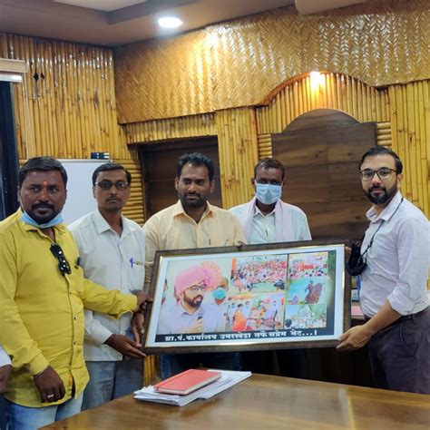 कभी ड‍िप्रेशन के कारण NDA से निकाले गए थे मनुज, फिर 12 साल बाद IAS बनकर ...