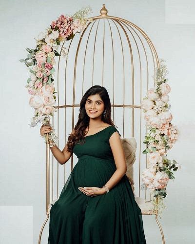 G1019, Bottle Green One Shoulder Maternity Shoot Gown, Size: All, Colo ...