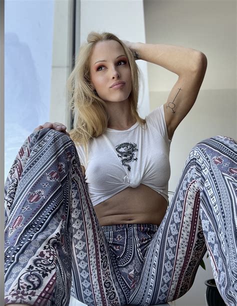 35 best Carrie Emberlyn images on Pholder | Shemales Paradise, Transgoddesses and Carrie Emberlyn