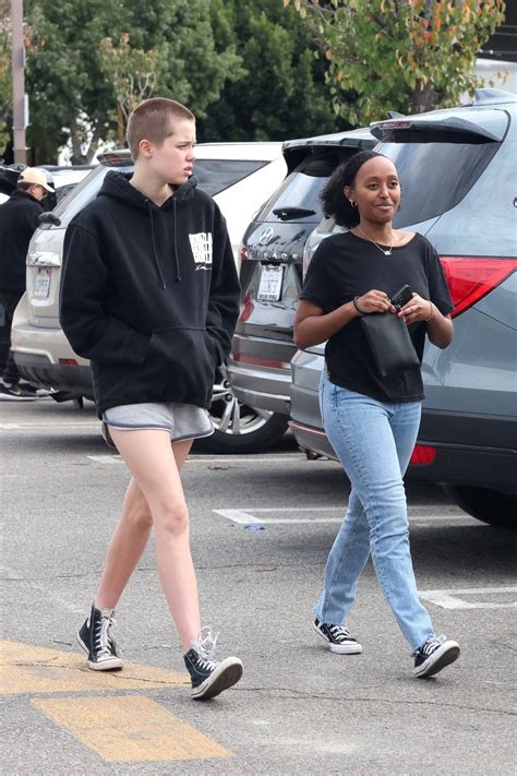 Photo : Exclusif - Shiloh Jolie-Pitt et Zahara Pitt très complices lors ...