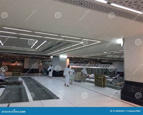 Inside the Great Mosque of Mecca - Pilgrims - Makkah Religious Tour ...