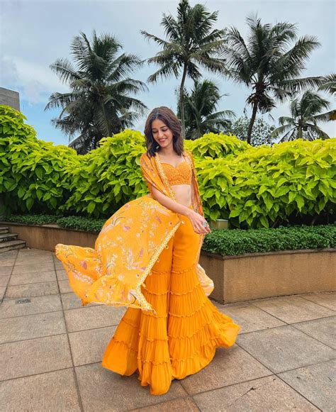 Buy Firdaus Jutti | Colourful Designer Jutti Online-Needledust