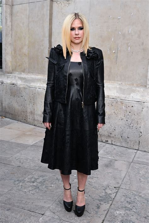 Avril Lavigne: Das war die empowernde Botschaft hinter ihren Looks für ...