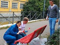 panchine da interno panchine rosse contro le violenze alle donne corriere it panchine da interno panchine rosse contro le violenze alle donne corriere it