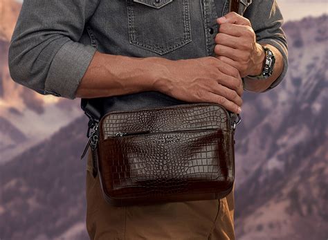 Mandeville Leather Crossbody Travel Bag - Dark Brown
