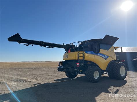 2018 New Holland CR9.90 Combine Harvester | Ritchie Bros. Auctioneers