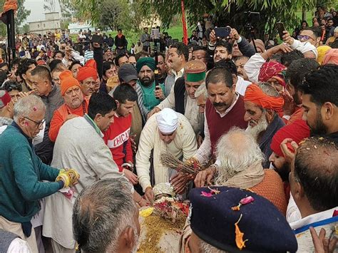 Sugrivanand Maharaj merges into 5 elements; Thousands of devotees bid ...