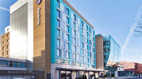 PREMIER INN LONDON WIMBLEDON (BROADWAY) HOTEL - Hotel Reviews, Photos ...