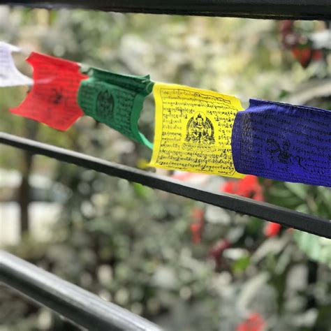 Meaning of Tibetan Prayer Flags and what do the colors symbolize ...