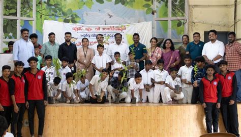 UST hands over 5000 fruit saplings to students of 18 schools in ...