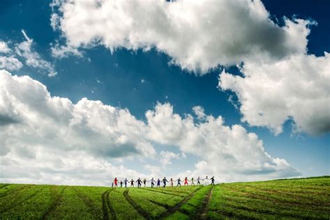 People Walking Together 的图像结果