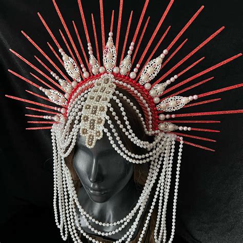 Кокошник современный из красных лучей и жемчужных бус в интернет ...