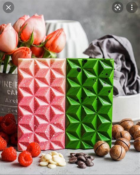 Шоколадные плитки ручной работы розовая и зелёная | Chocolate candy ...
