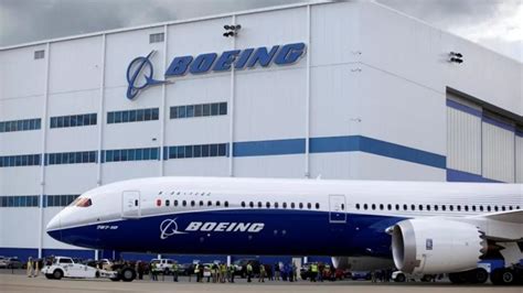 Top aviation expert: 'Boeing Dreamliner software can cut fuel without ...