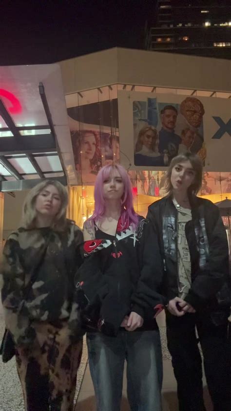 Jade (@iluvmeww) - Urlebird