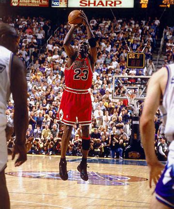 图文：[NBA]总决赛精彩瞬间 1998年第6场乔丹谢幕战-搜狐体育