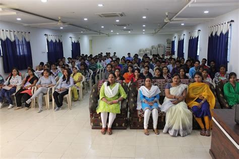 Pt. Harishankar Shukla Memorial College Raipur Campus: Photos, Virtual Tour