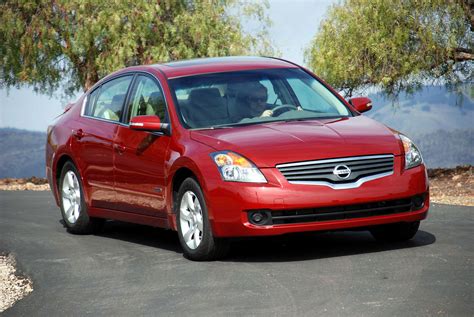Nissan Altima Red - reviews, prices, ratings with various photos