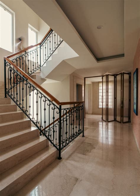 This 10-year-old bungalow in Gurugram celebrates Indian art and ...