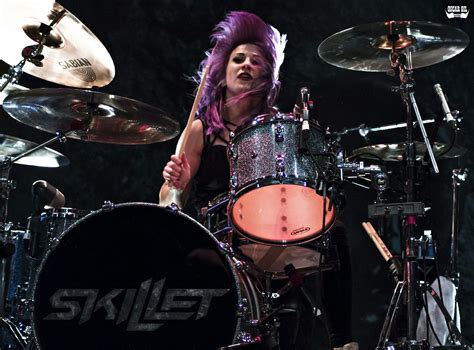 Drummer Jen Ledger (Skillet) | Life on Photo