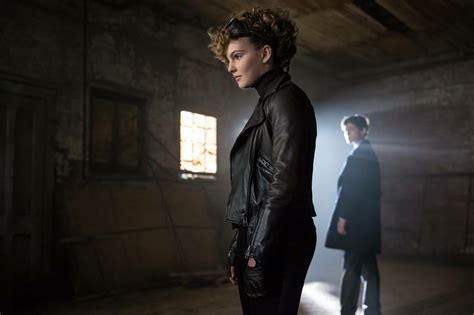 Download Bruce Wayne Selina Kyle Catwoman Camren Renee Bicondova Gotham ...