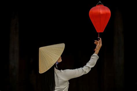 Ao dai, traditional Vietnamese dress and the iconic Vietnamese hat by ...