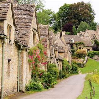 Quaint stone cottages in the Cotswolds countryside