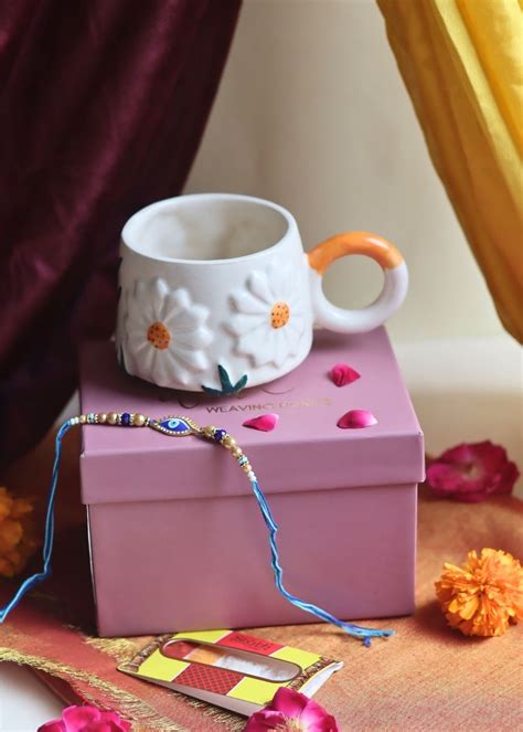 Online Rakhi Gift Hampers at the Lowest Prices – WeavingHomes