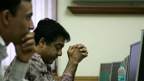 कोरोना का डर बाजार पर बरकरार, सेंसेक्स 810 अंक लुढ़का, निफ्टी 9 हजार के ...