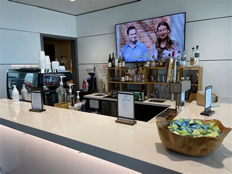 Review: Alaska Lounge at Portland (PDX) - TravelUpdate