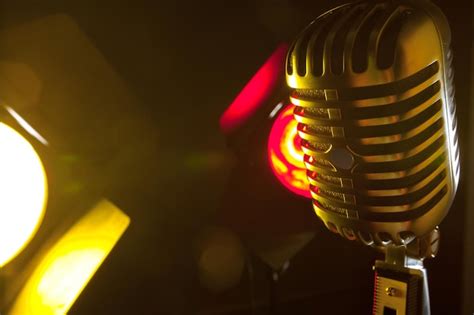 Audio microphone retro style | Free Photo