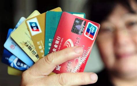 5月1日后纯磁条卡还能用 专家建议应积极换卡|磁条卡|银行卡_新浪新闻