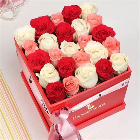 FlowerAura Fresh Live Flower Bouquet of 25 Mix Roses in FA Box For ...