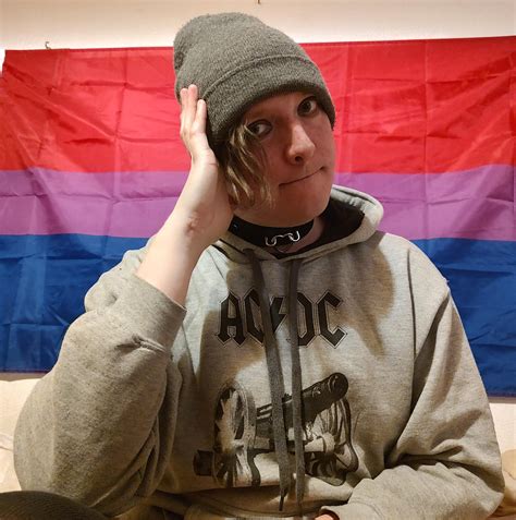 Still can't decide if I am emo or goth. : r/lgbt