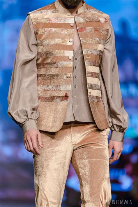 Velvet Bandhgalas Puffer Sleeves Should Be Your GoTo Options From LMIFW ...