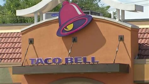 Taco Bell customer suffers heart attack in drive-thru, saved by ...