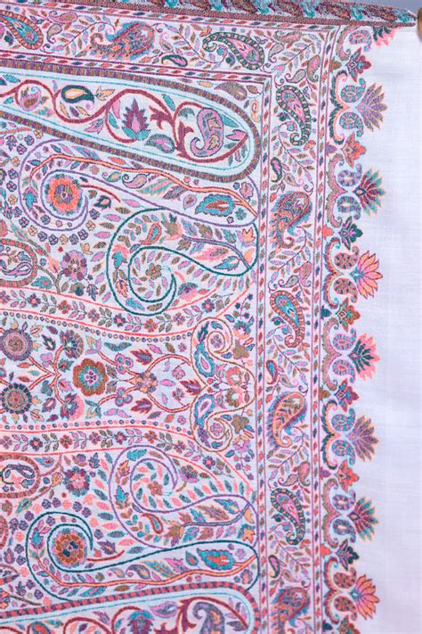 Fine Wool Big Paisley Kani Stole – The Shawl Studio